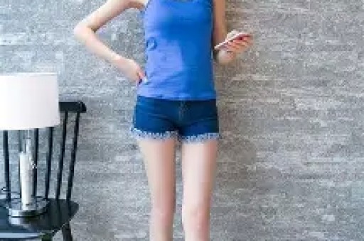 李登科自曝金晨赴美退圈真相，荒唐一幕上演，回国首秀摊牌了