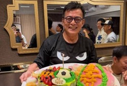 香港知名男星提前庆生！谭咏麟关礼杰等到场，退圈后仍人缘爆棚
