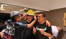 香港知名男星提前庆生！谭咏麟关礼杰等到场，退圈后仍人缘爆棚