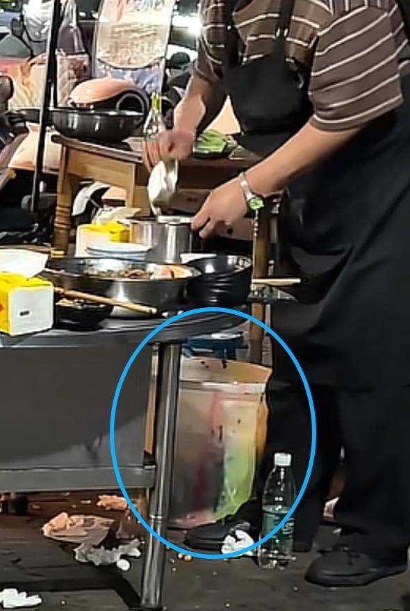 四川饭店回收剩蘸料被拍！称拿去喂鸡，当地人爆黑料，市监局介入