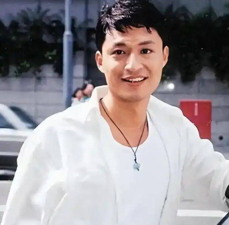 他什么时候退圈的?